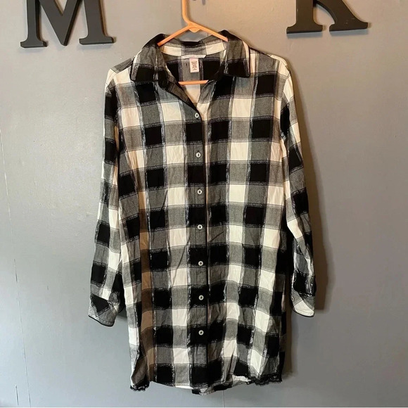 Victoria’s Secret black and white plaid button up sleep shirt women’s size med - Picture 1 of 8
